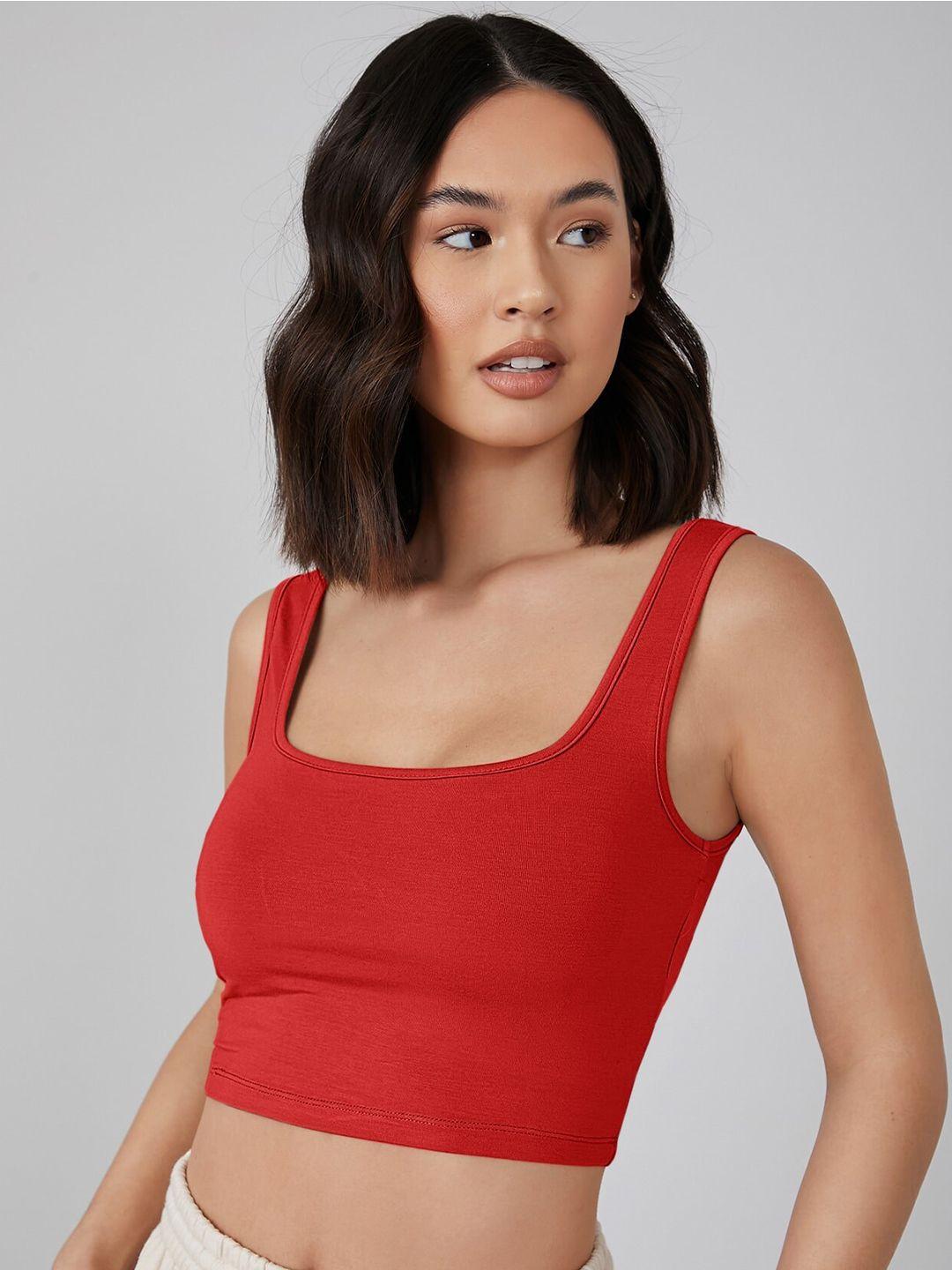 aahwan women red solid fitted crop top