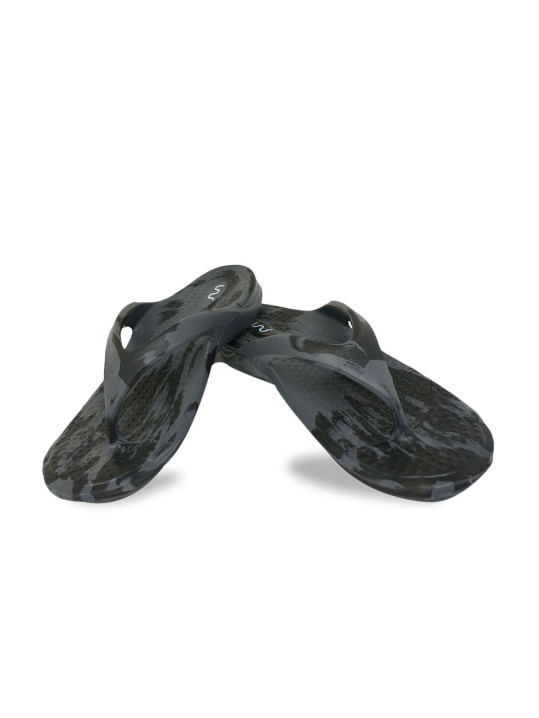 doubleu men grey & black printed rubber thong flip-flops