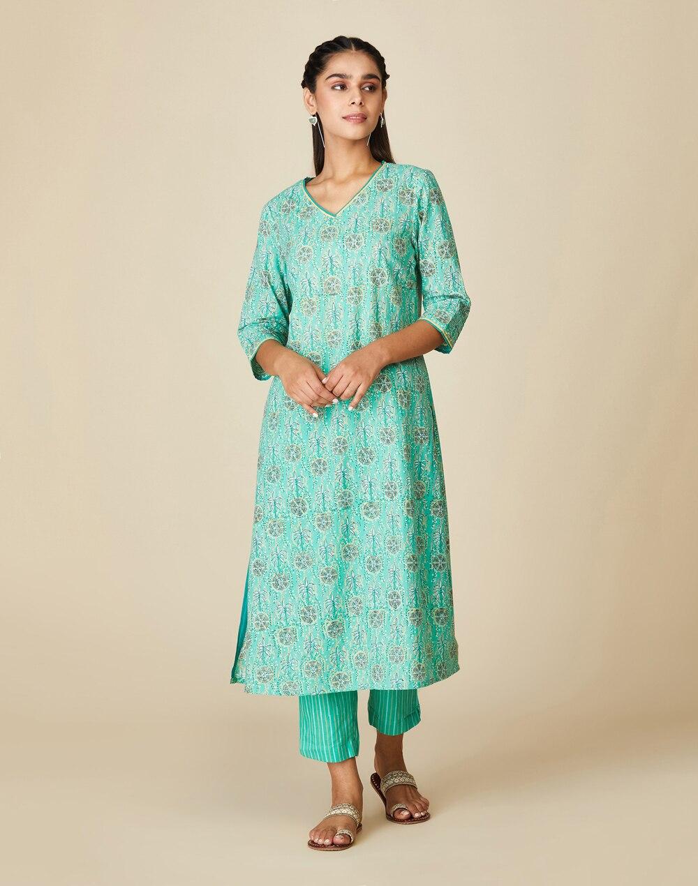 green cotton printed kurta & pants set