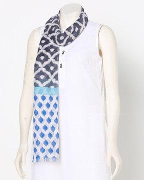 geometric print scarf