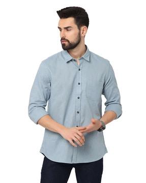 spread collar shirt