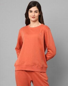 round-neck sweatshirt