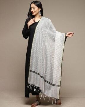 women striped dupatta