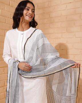 women striped dupatta