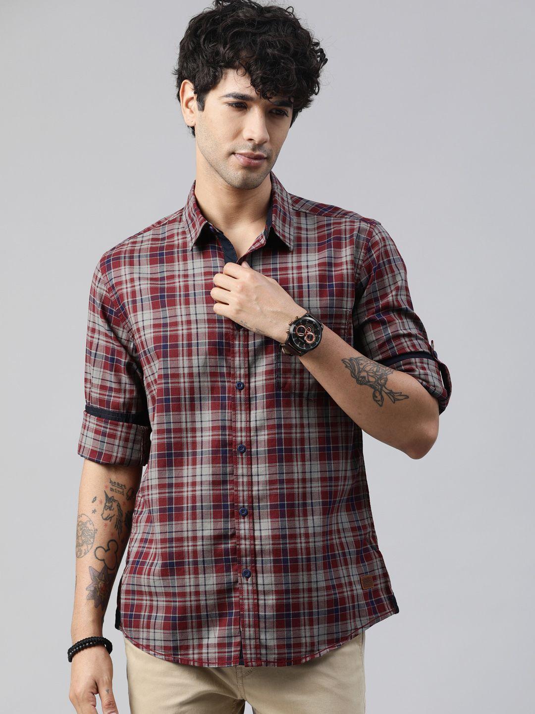 roadster men red & navy blue regular fit checked sustainable casual shirt