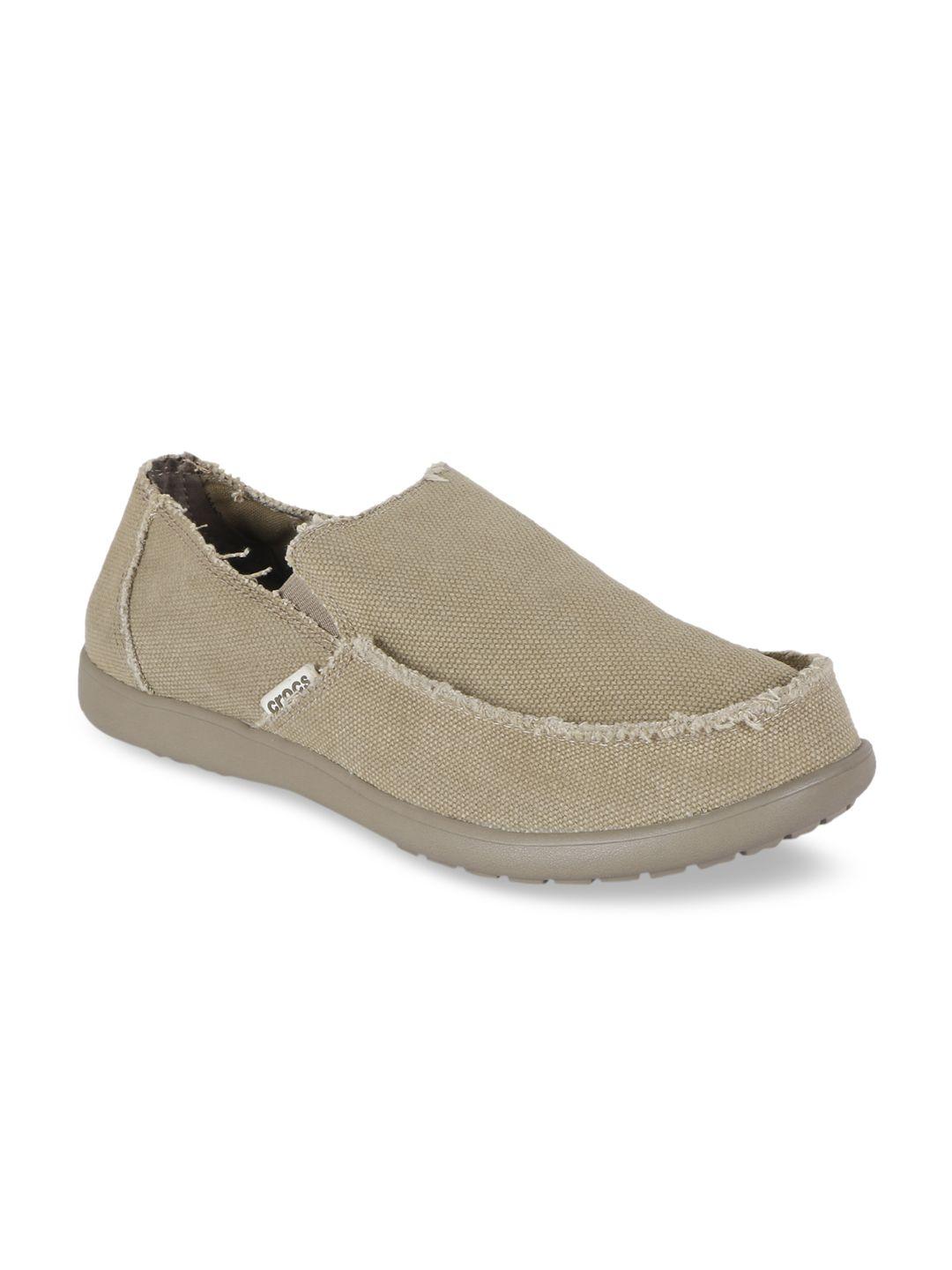 crocs men khaki solid casual shoes