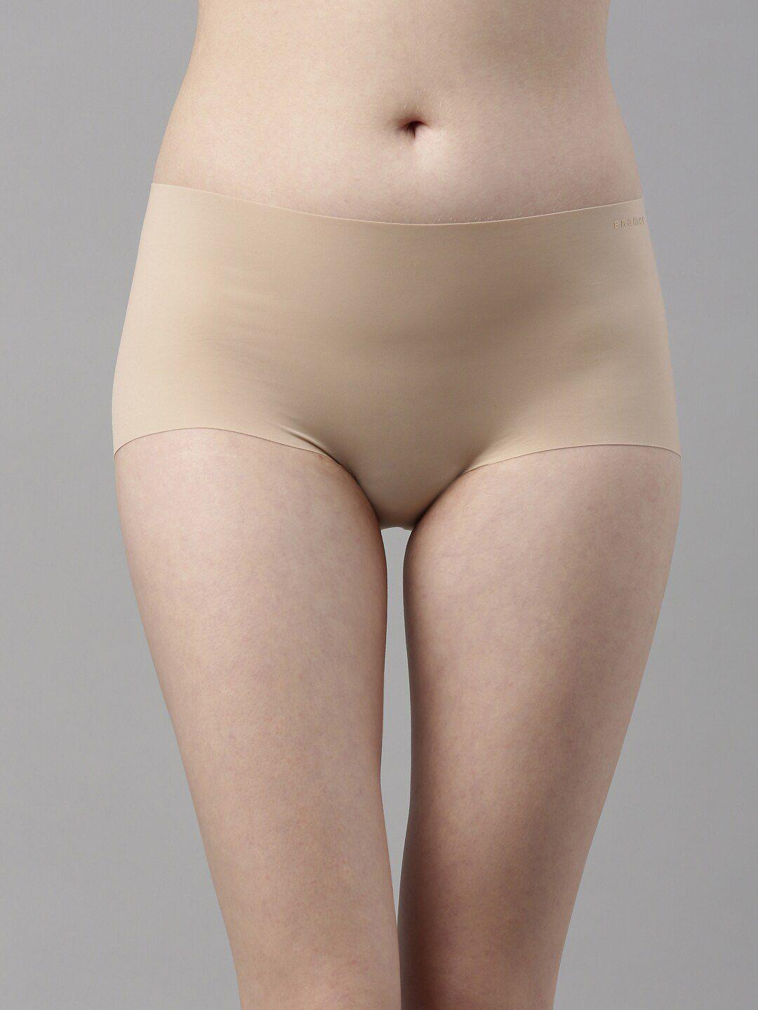 enamor women beige solid seamless boy shorts