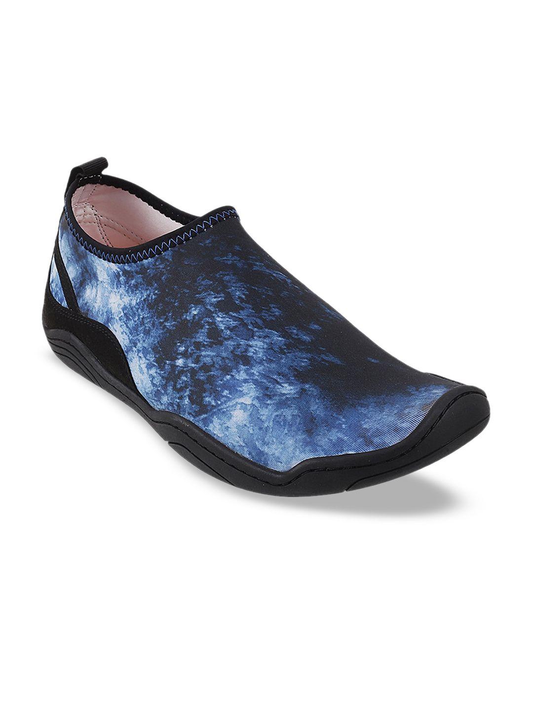 metro men blue printed slip-on sneakers