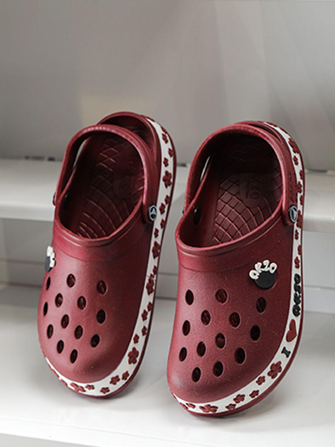 abros women maroon & white rubber clogs