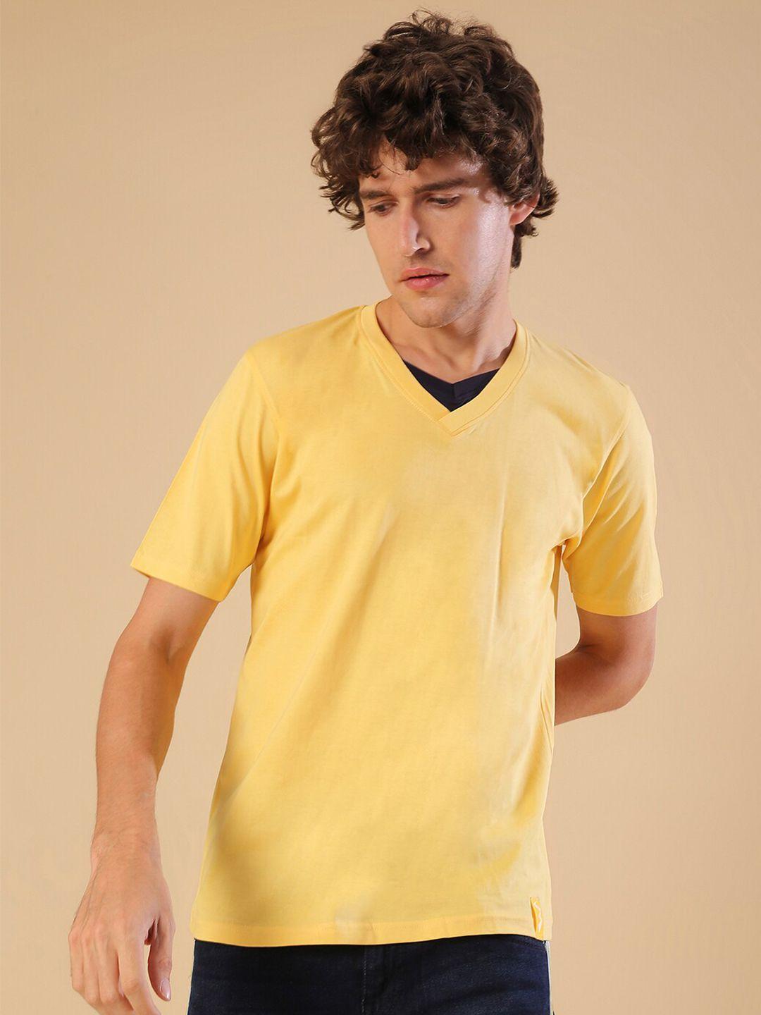 campus sutra men yellow v-neck raw edge outdoor t-shirt