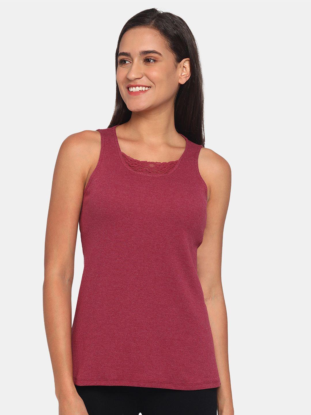 zivame women red solid knited camisoles