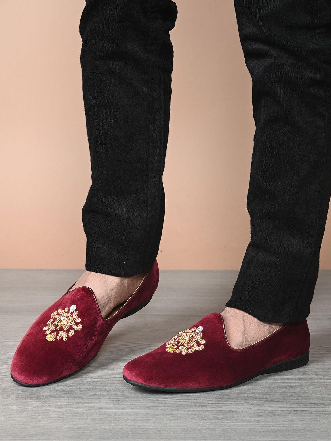 san frissco men maroon embellished leather casual loafer