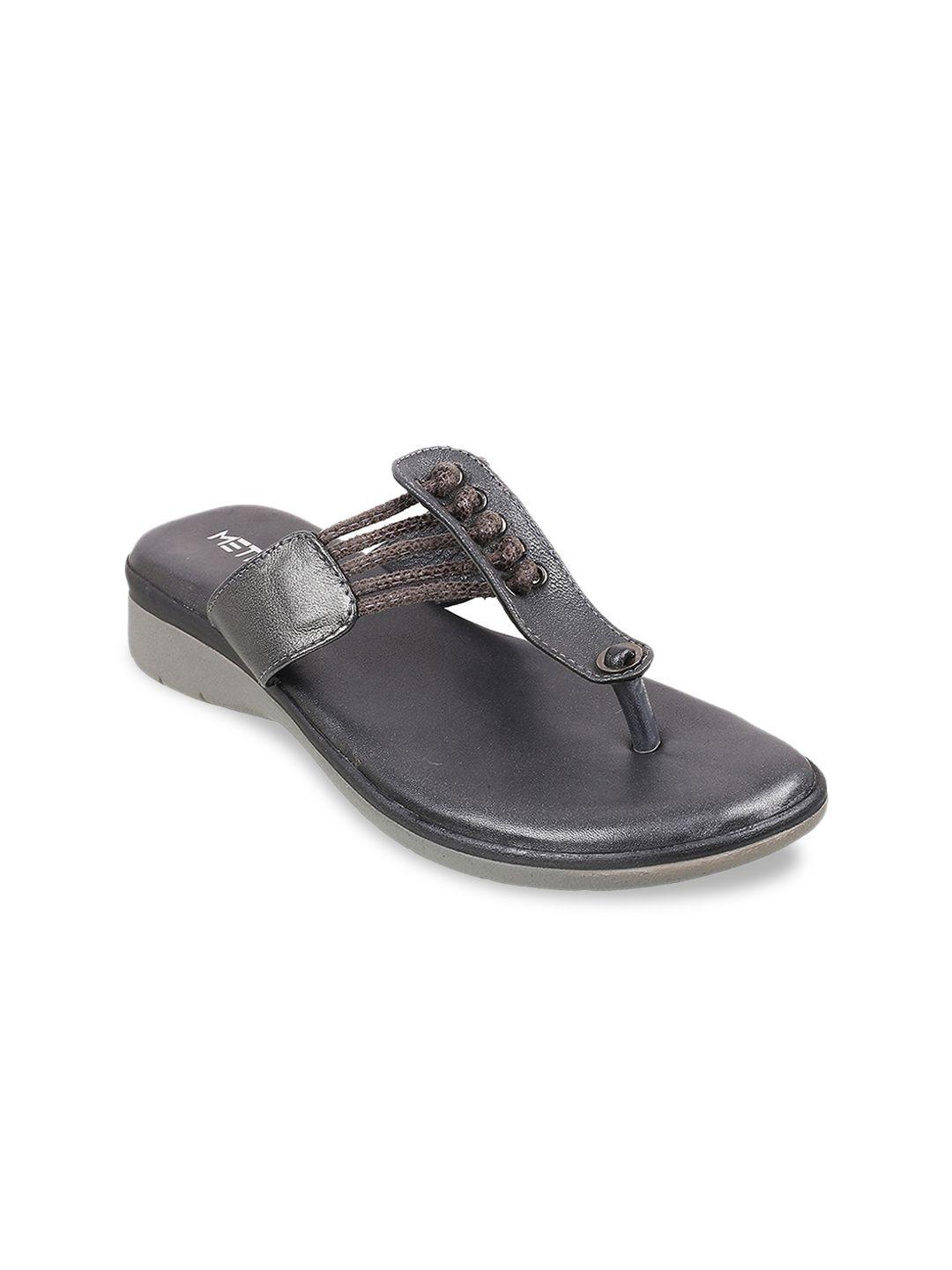 metro women grey textured t-strap flats