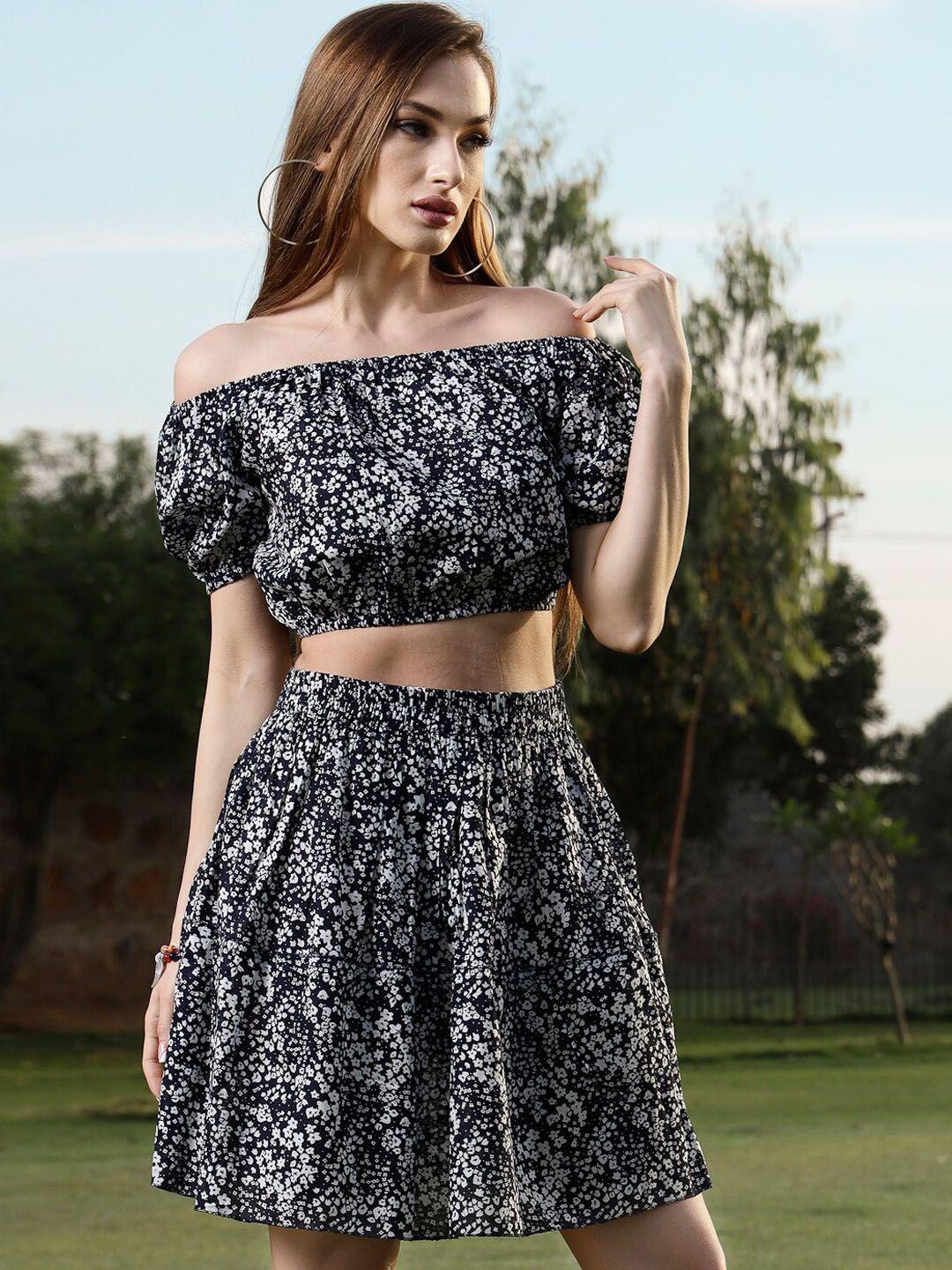 sera women navy blue & white printed crop top & skirt