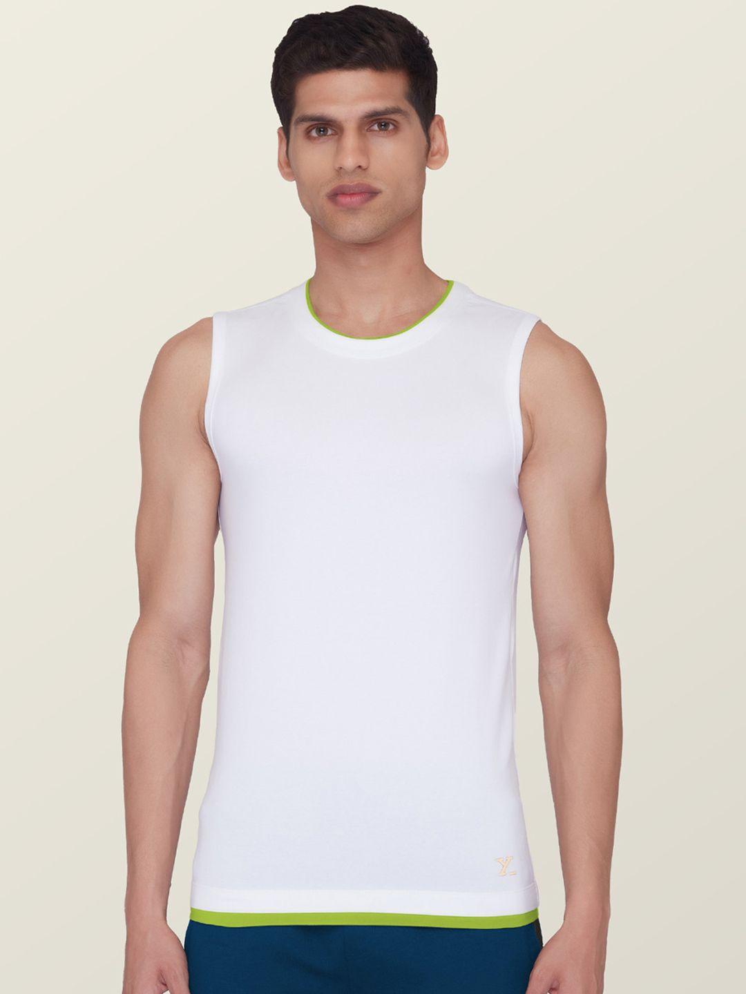 xyxx men white solid moisture absorbing gym vest with anti-bacterial silver finish