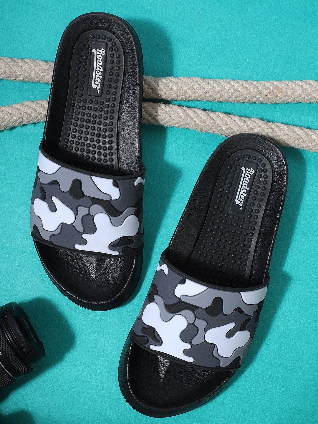 roadster men grey & white printed sliders