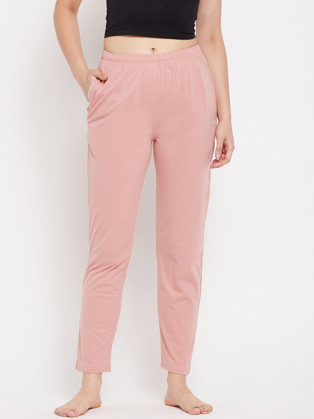 okane women peach-colored solid cotton lounge pants