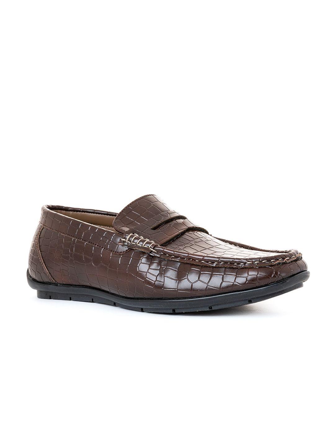 khadims men textured loafers