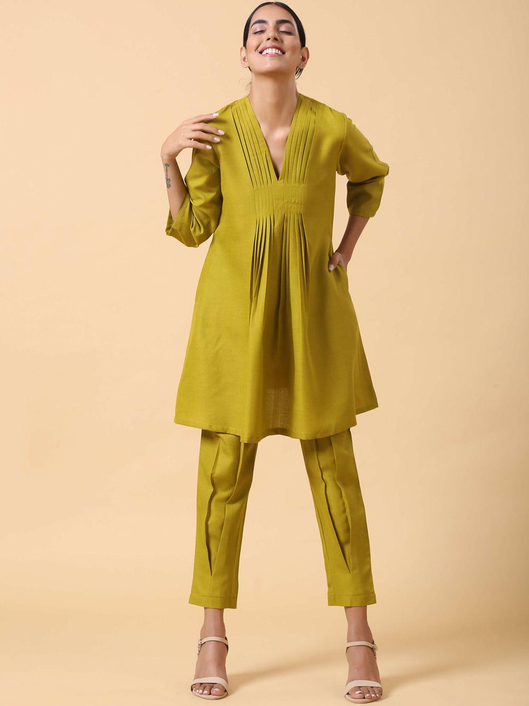 truebrowns women green solid linen co-ord