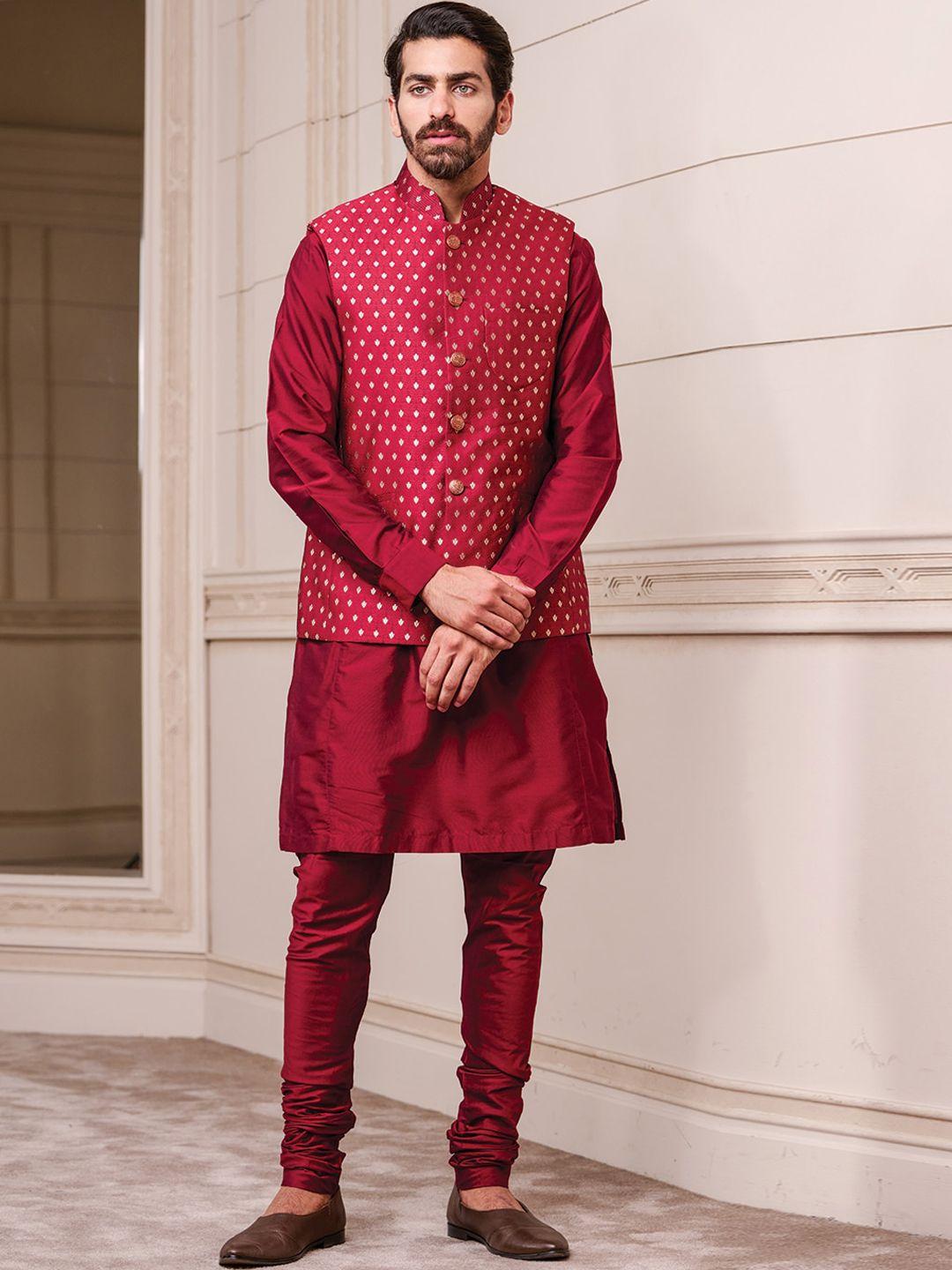 tasva men red  brocade kurta set with churidar & bundi