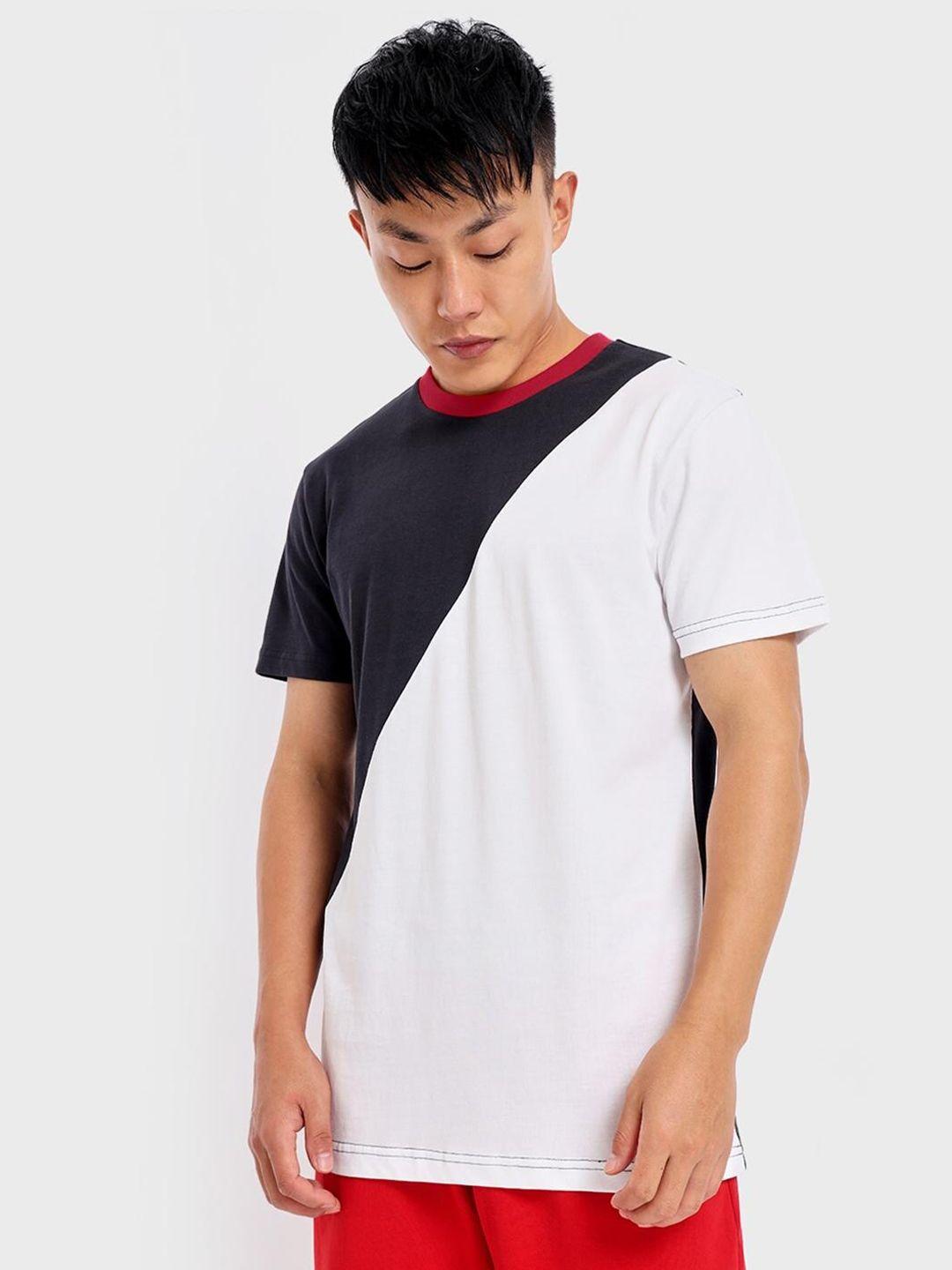 bewakoof men colourblocked t-shirt