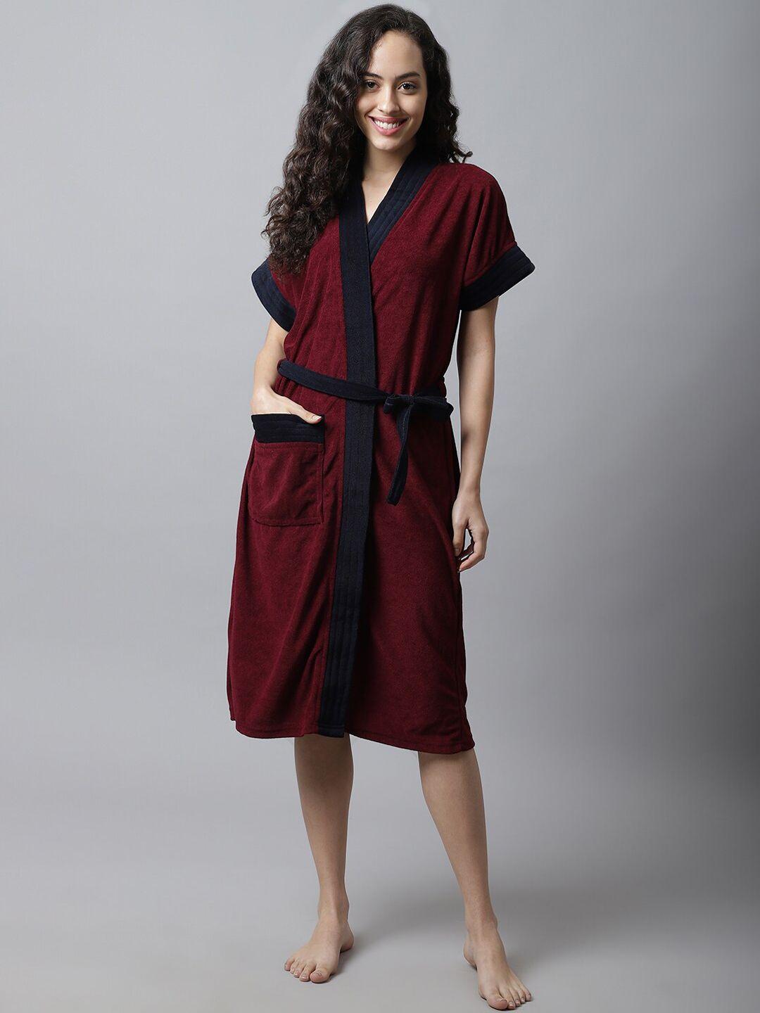 elevanto women maroon & navy blue solid bath robe