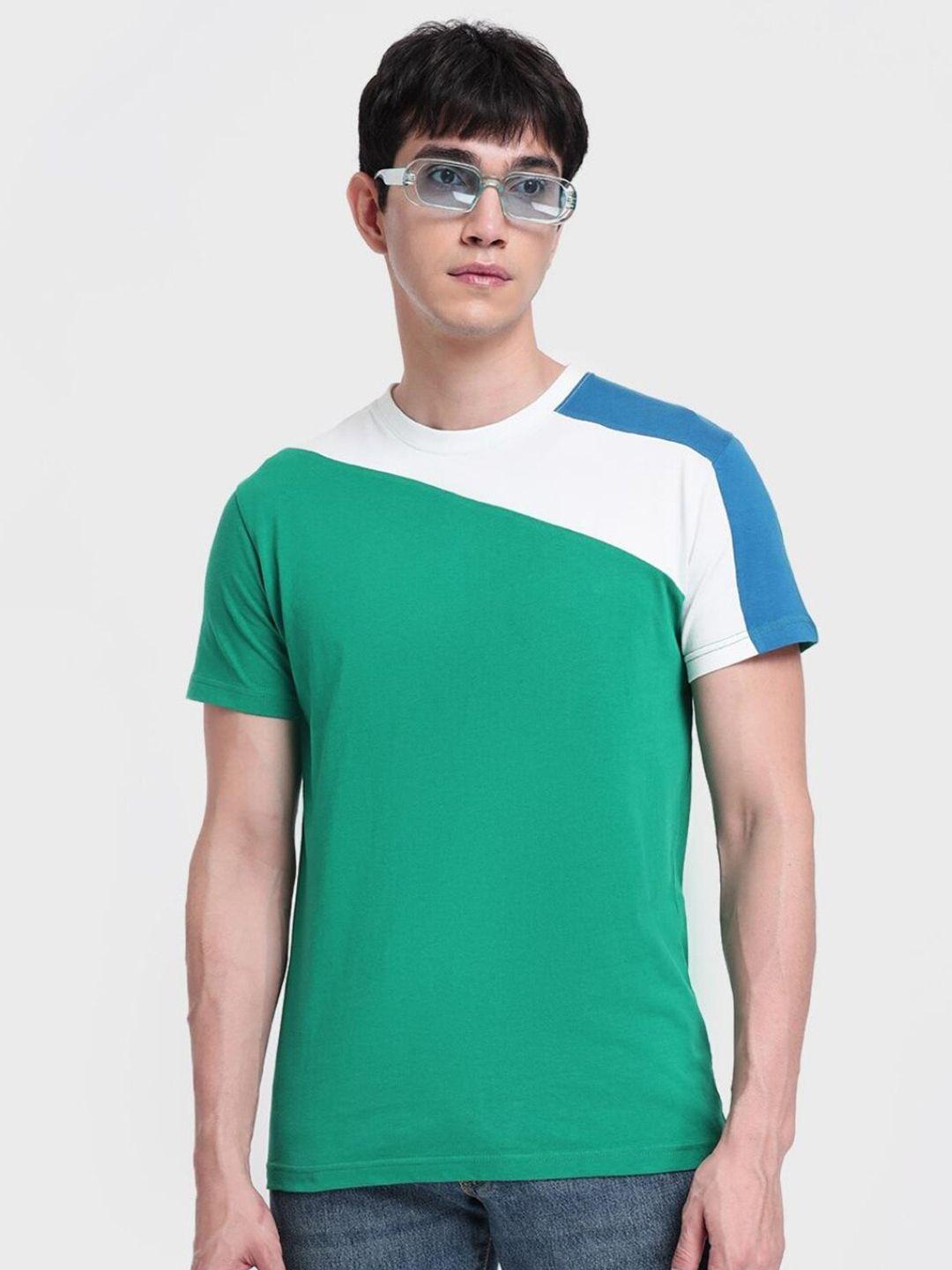 bewakoof men green & white colourblocked t-shirt