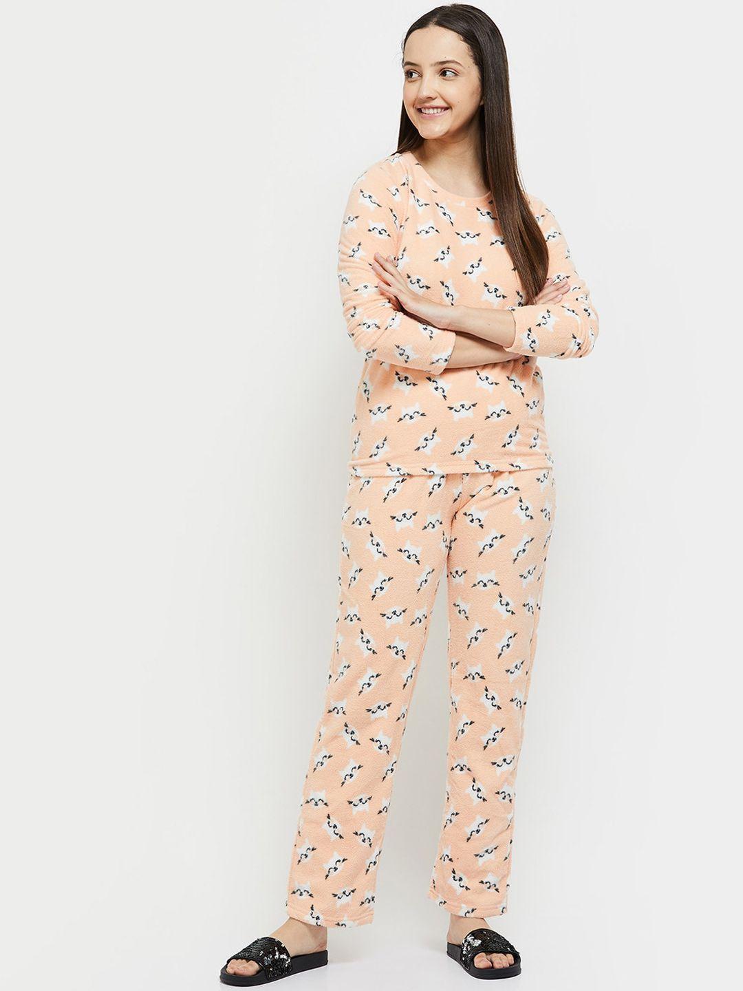 max women peach-coloured & white printed night suit