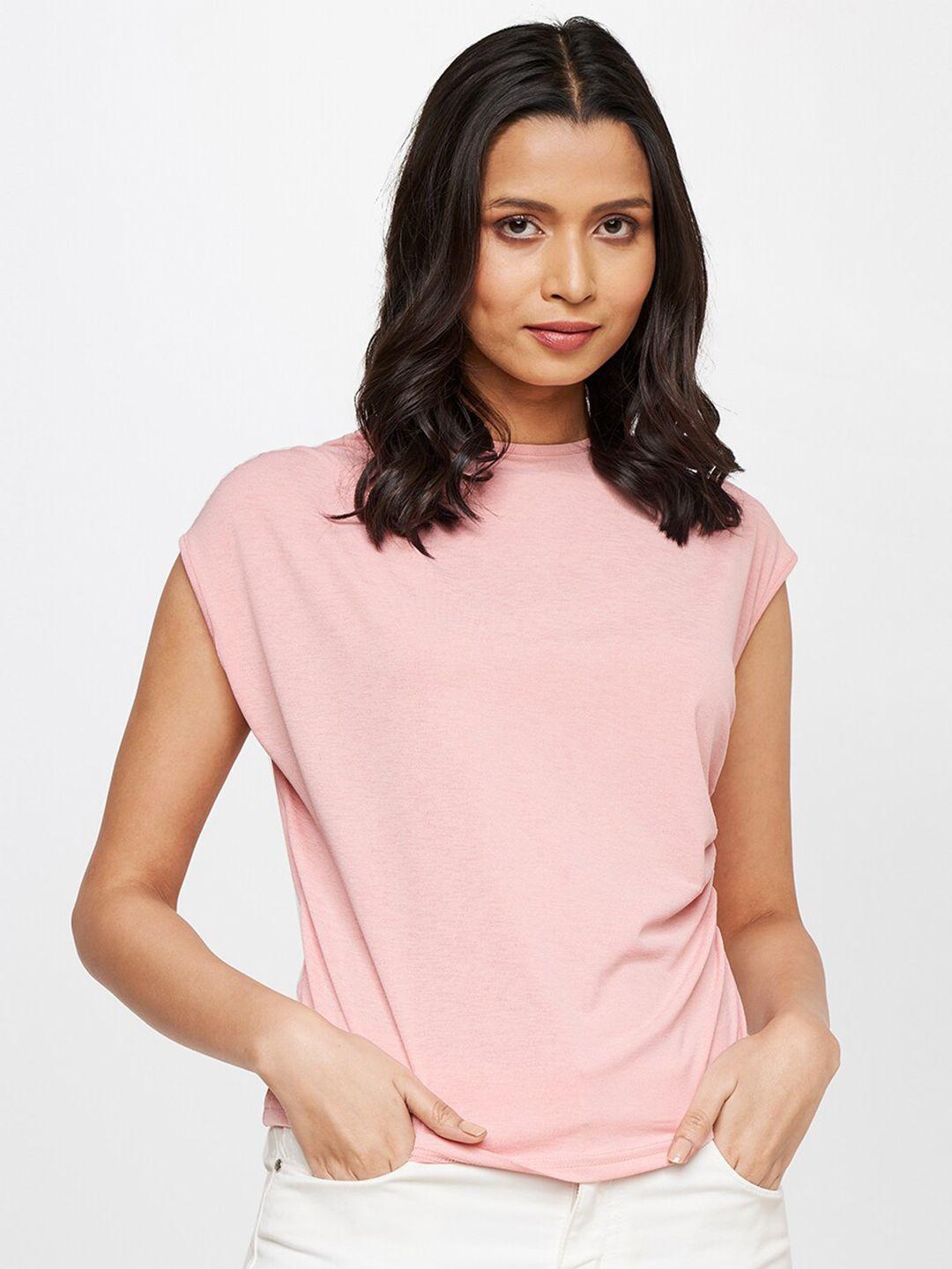 and peach-coloured solid extended sleeves top