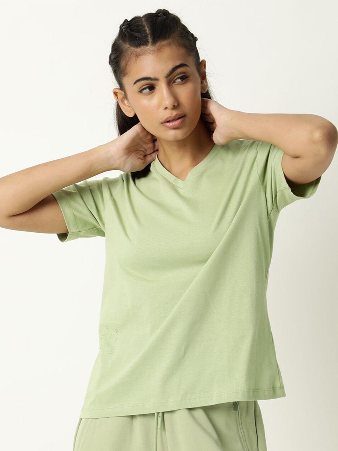 articale women green solid v-neck slim fit cotton t-shirt