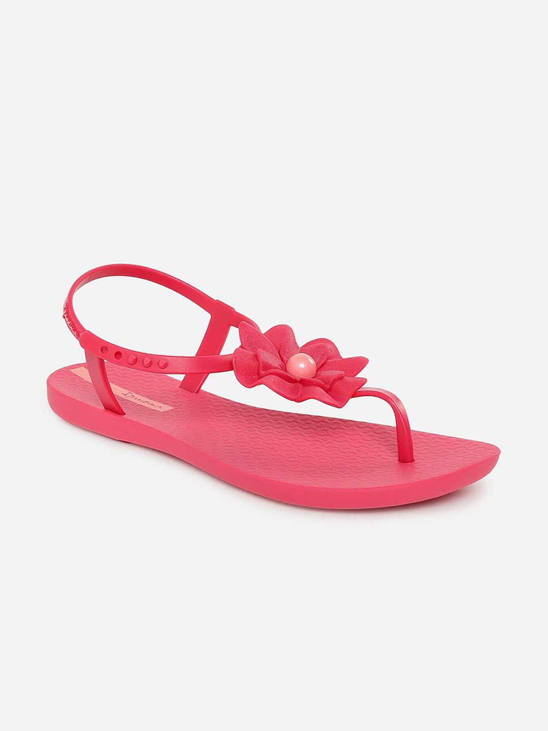 ipanema women fuchsia textured t-strap flats