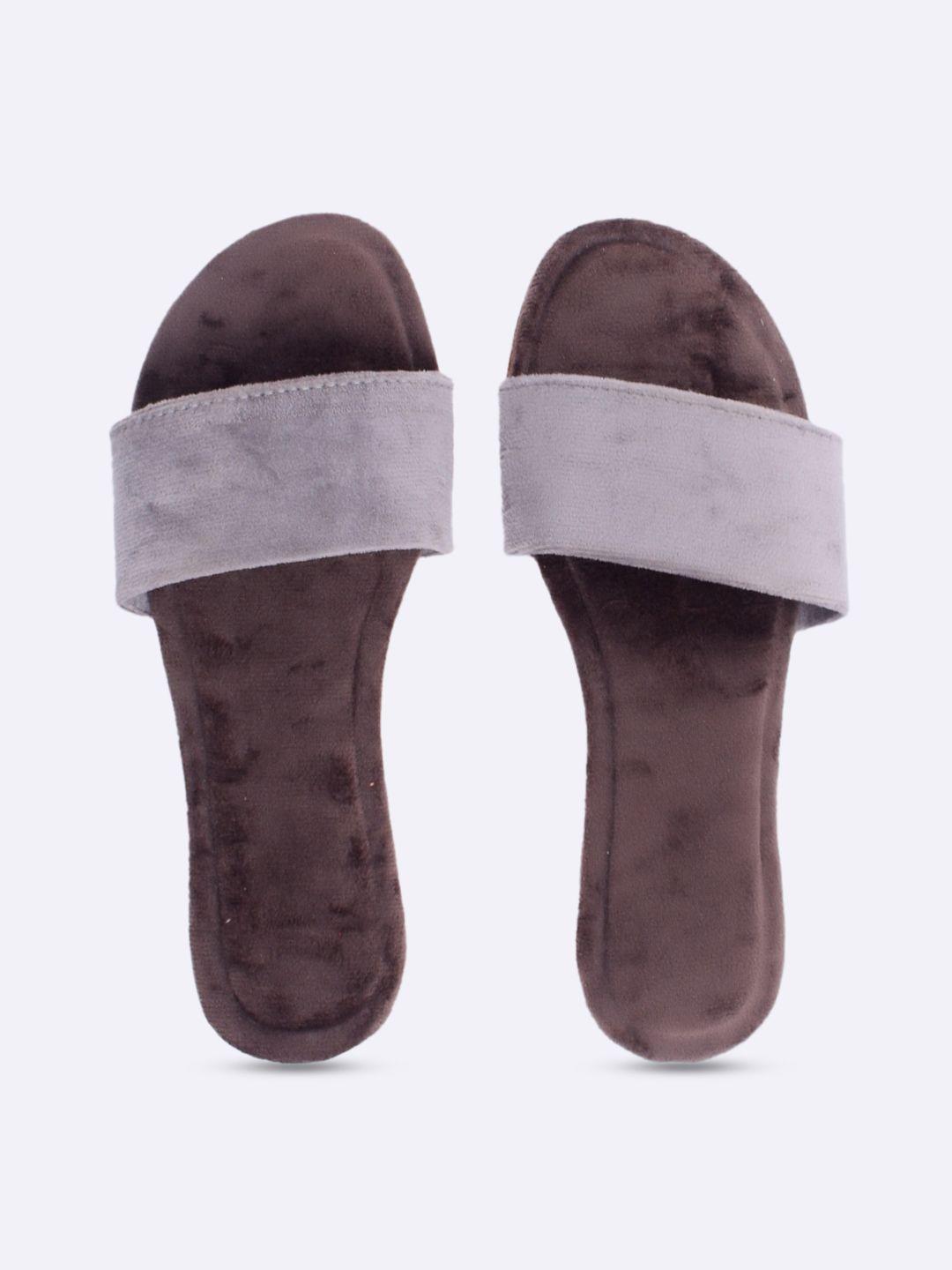 apratim women grey colourblocked open toe flats