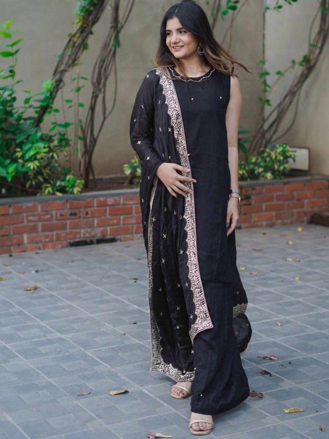 thread & button thread work kurta with palazzos & dupatta