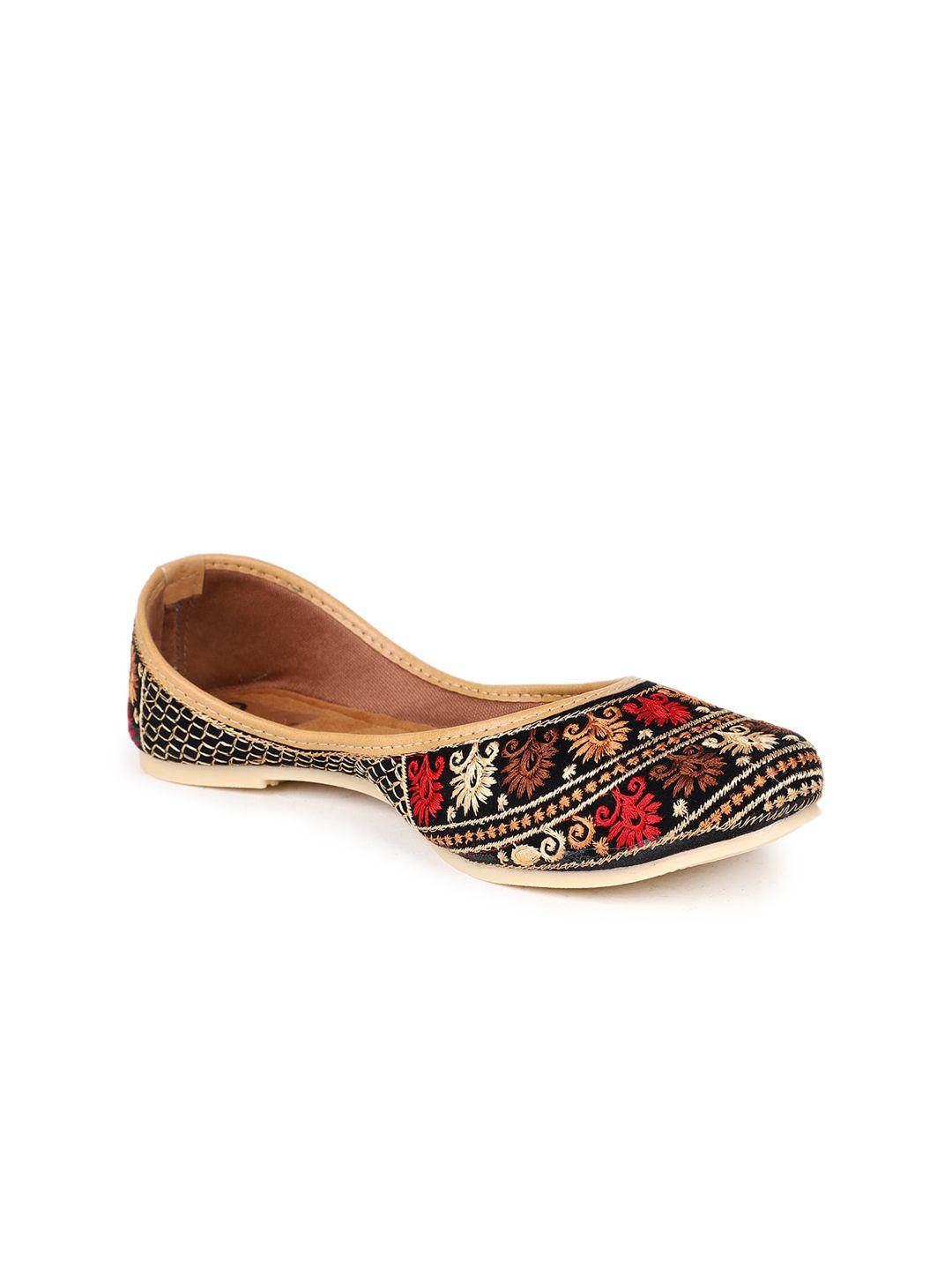 the desi dulhan women embellished ethnic mojaris flats