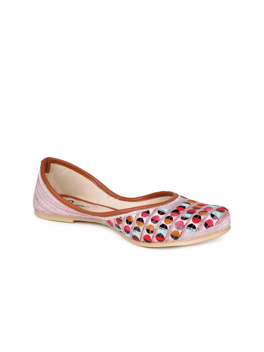 the desi dulhan women printed ethnic mojaris flats