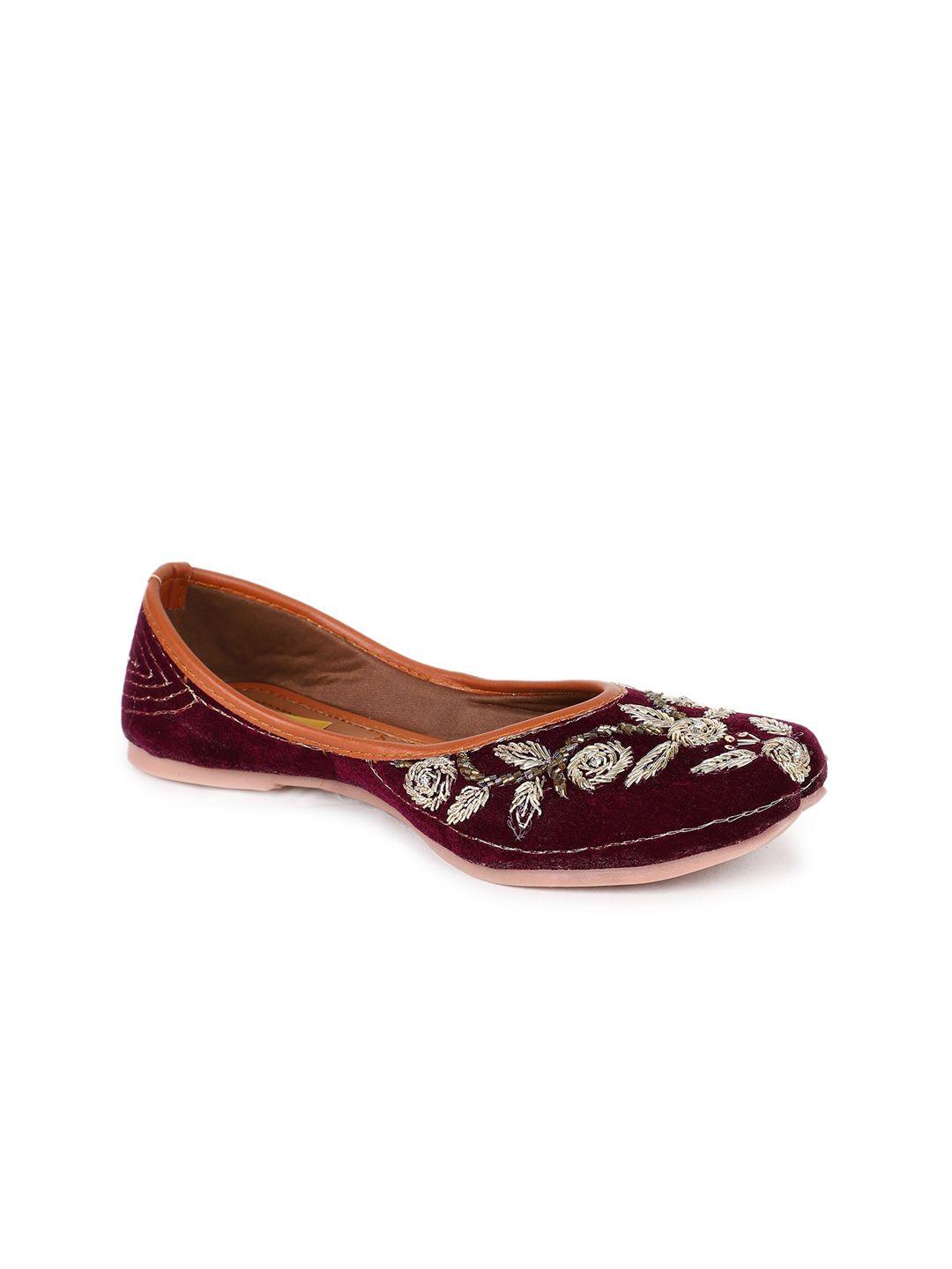 the desi dulhan women embellished ethnic mojaris flats