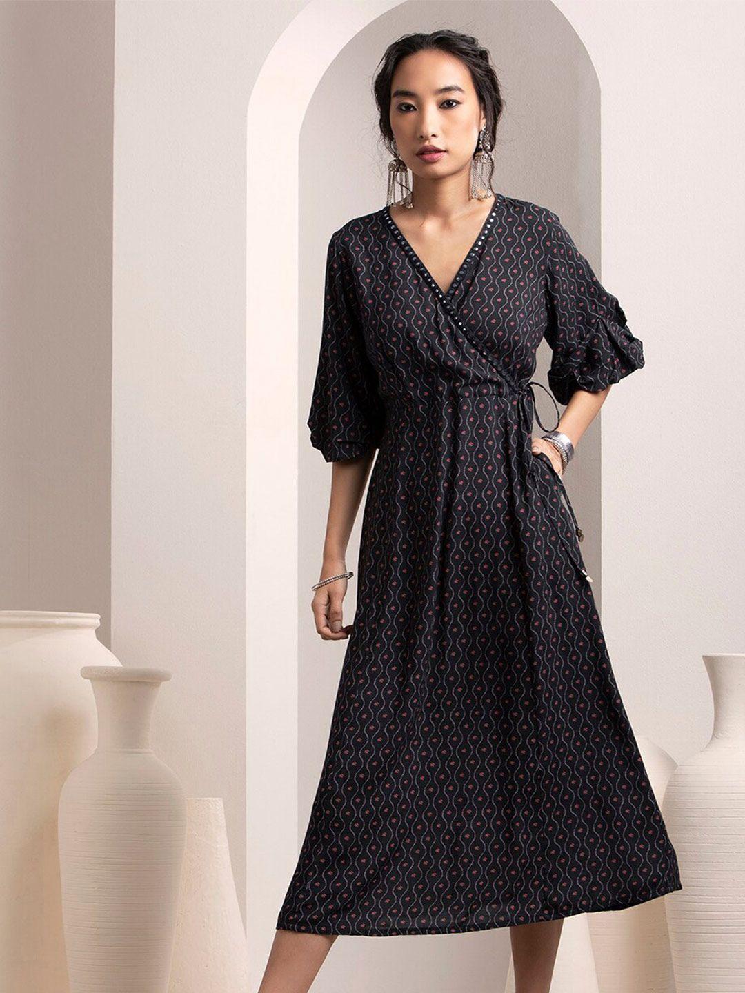 indya v-neck printed side-tie dress