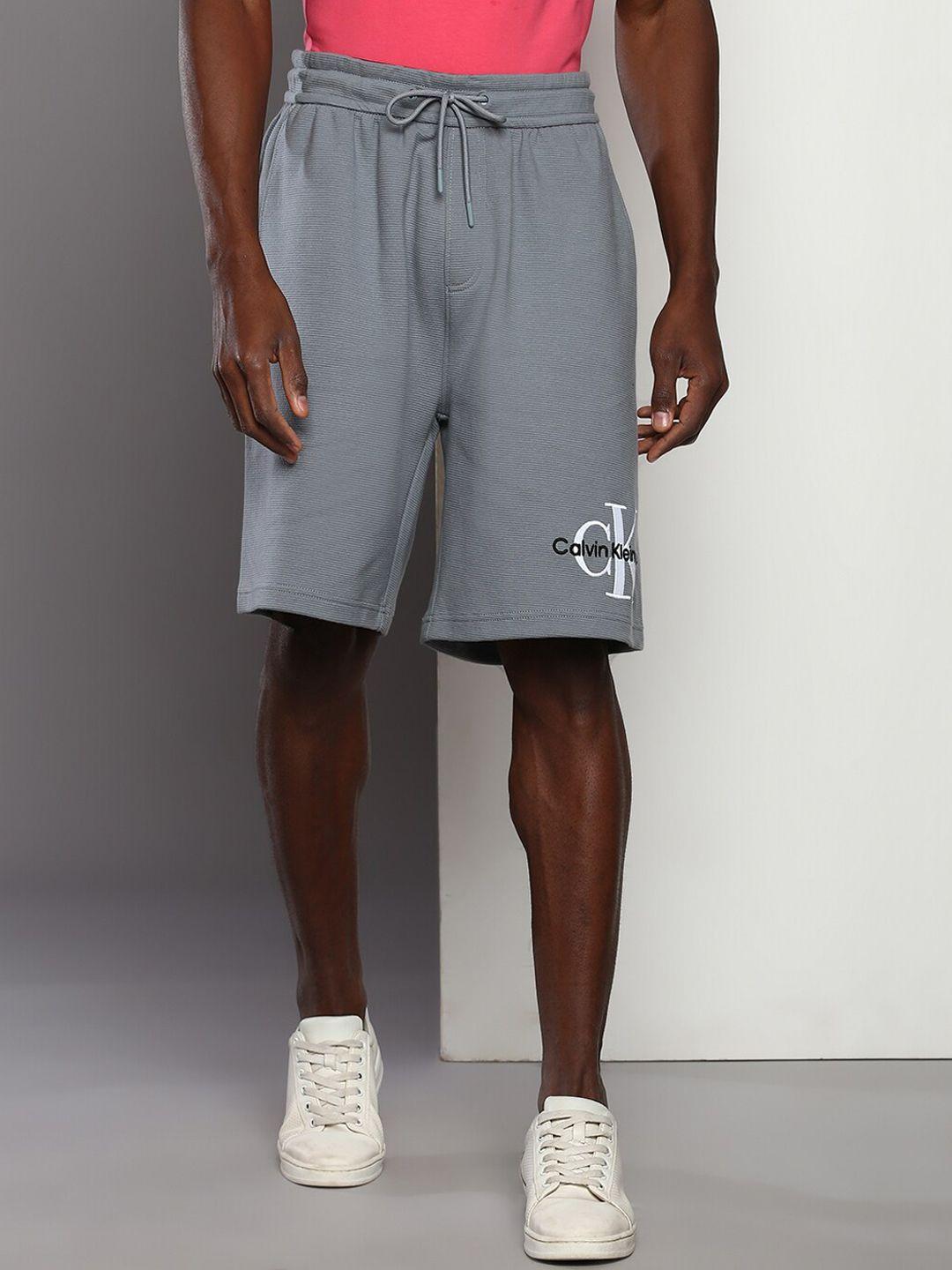 calvin klein jeans men mid-rise regular fit shorts