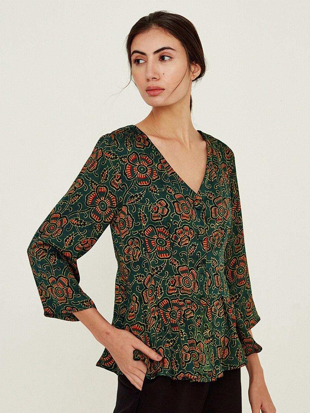 ancestry floral printed v-neck three-quarter sleeves top