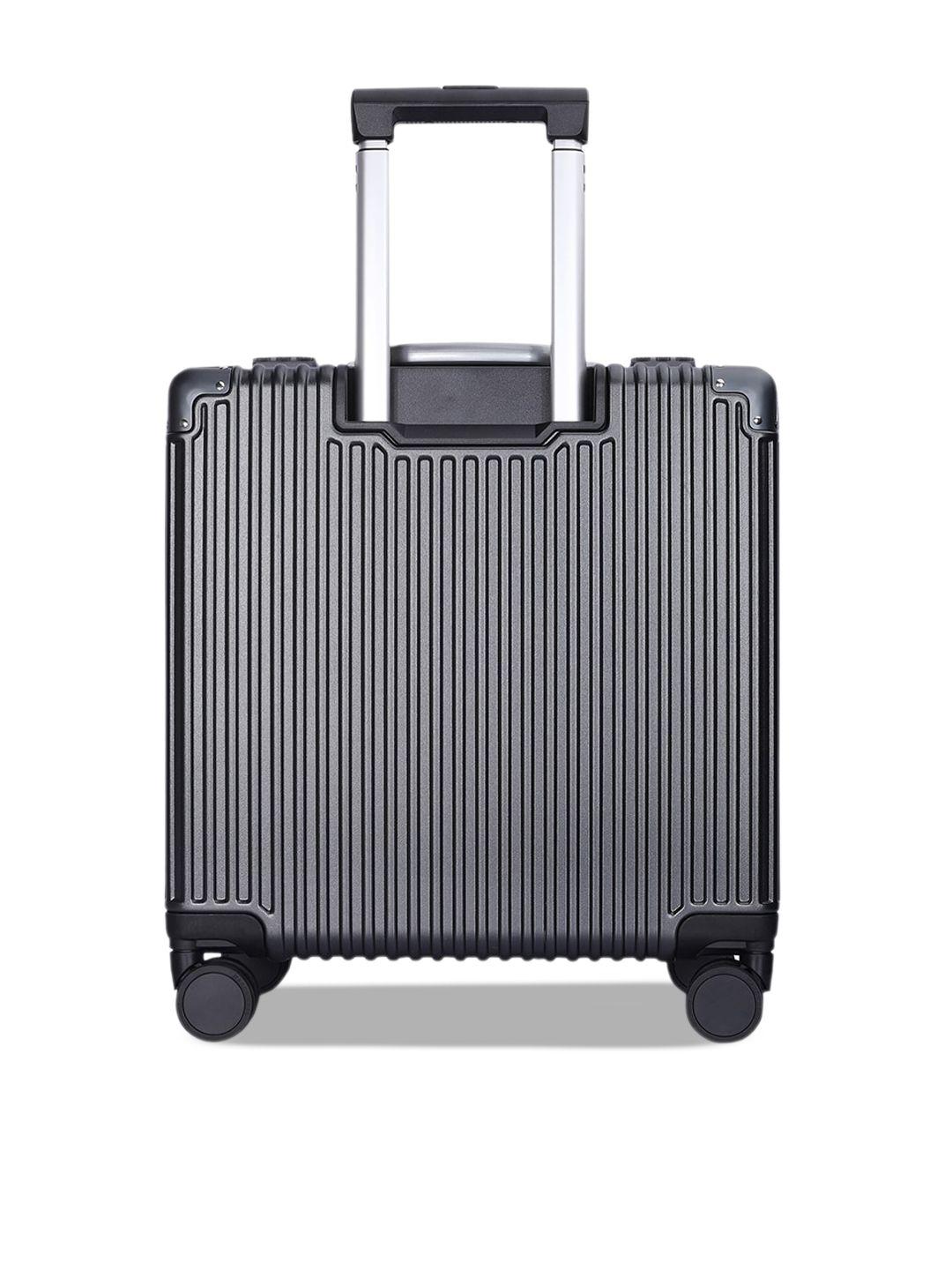 the clownfish jetsetter series hard-sided eight spinner trolley bag