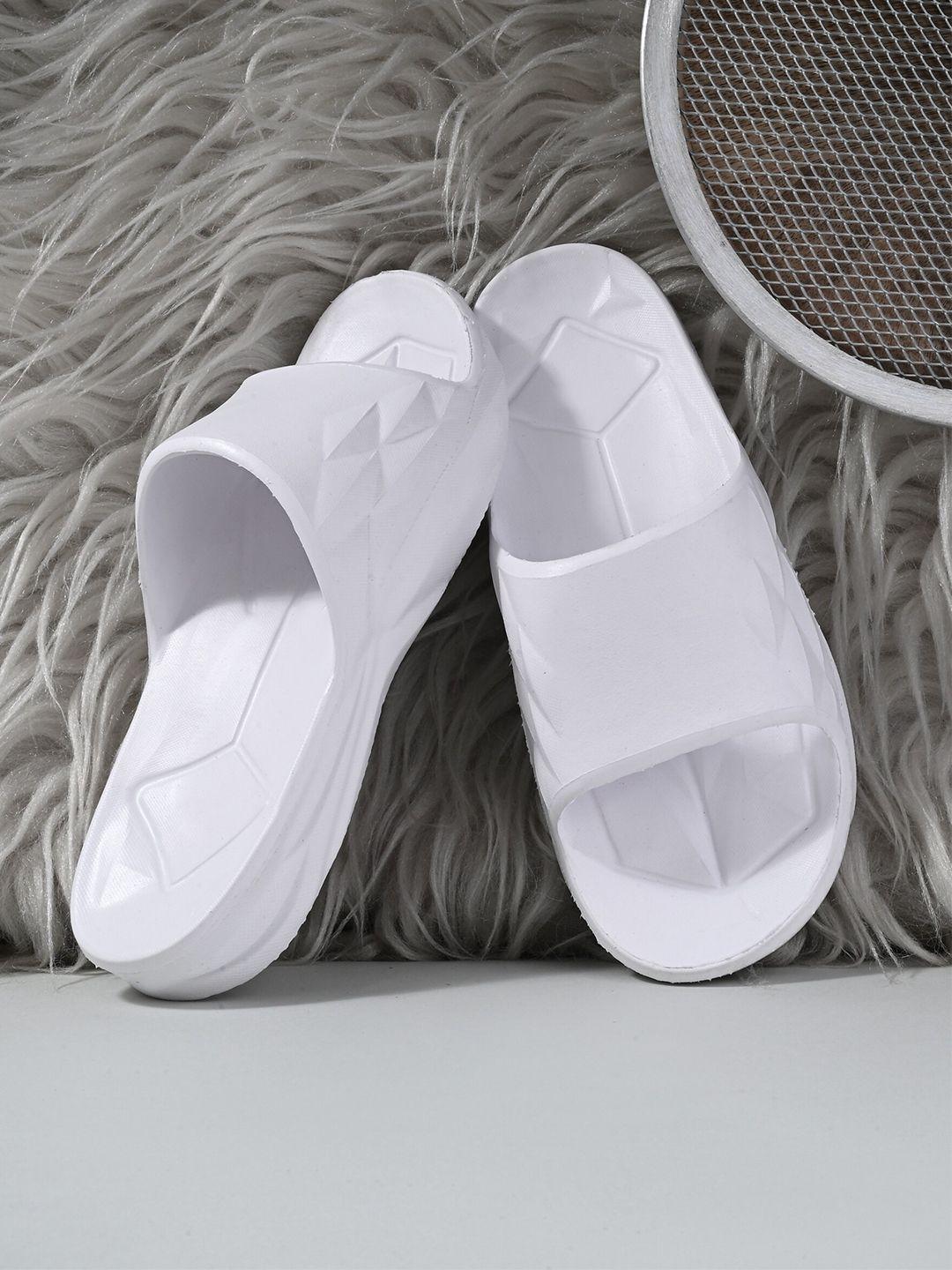 afrojack women self design croslite sliders