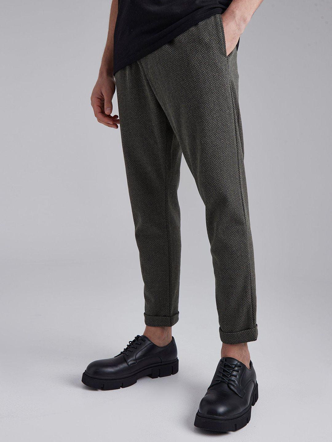 boohooman men slim tapered fit trousers with turn up hem