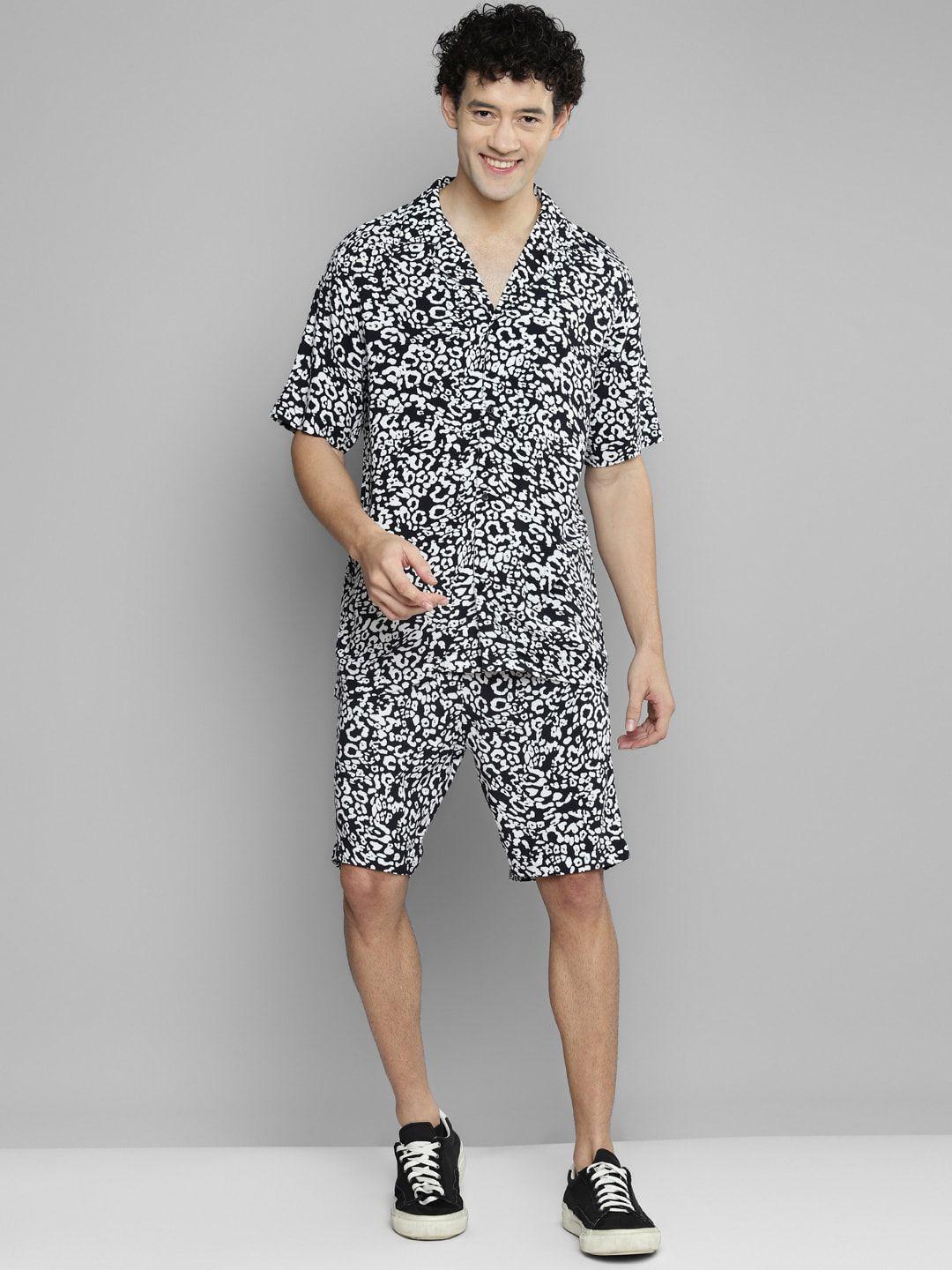 kook n keech men black & white abstract printed loose fit shorts