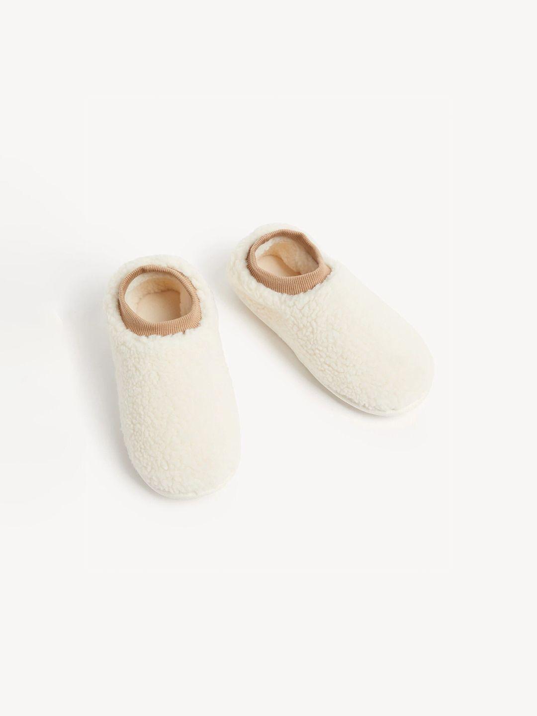 marks & spencer women self design fur room slippers