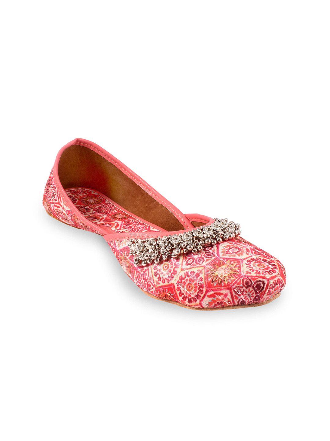 apratim women peach-coloured printed party mojaris flats