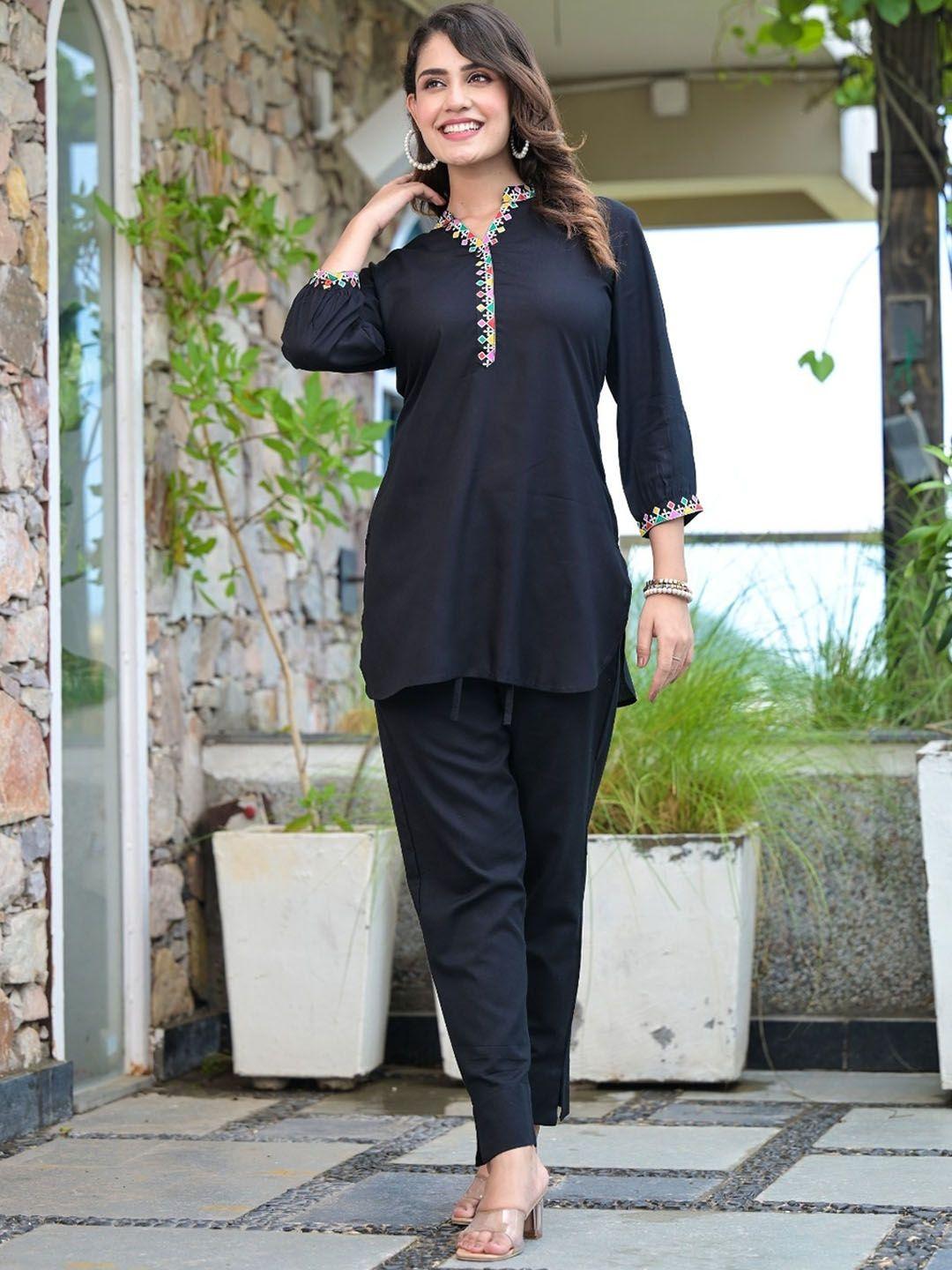 sangria geometric yoke design straight kurti