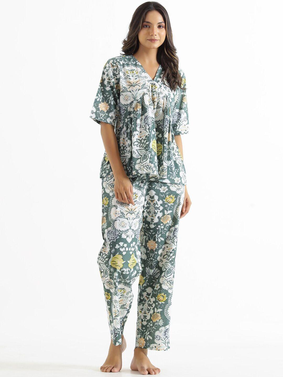 sanskrutihomes women green & white printed night suit