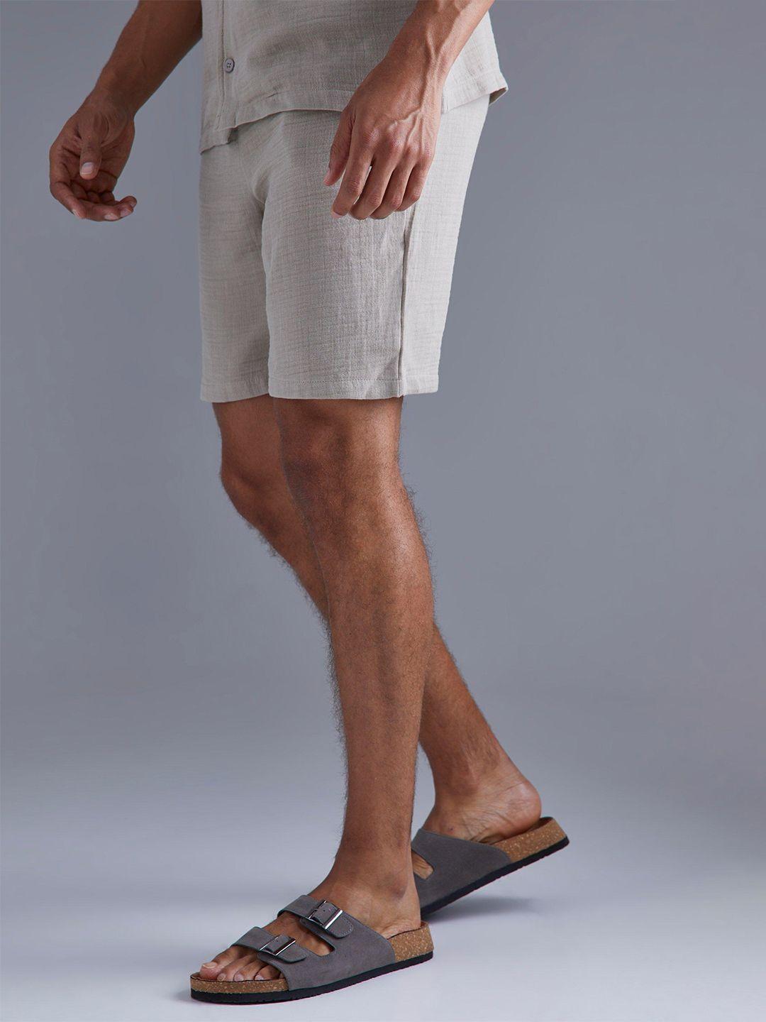 boohooman crinkle detail regular shorts