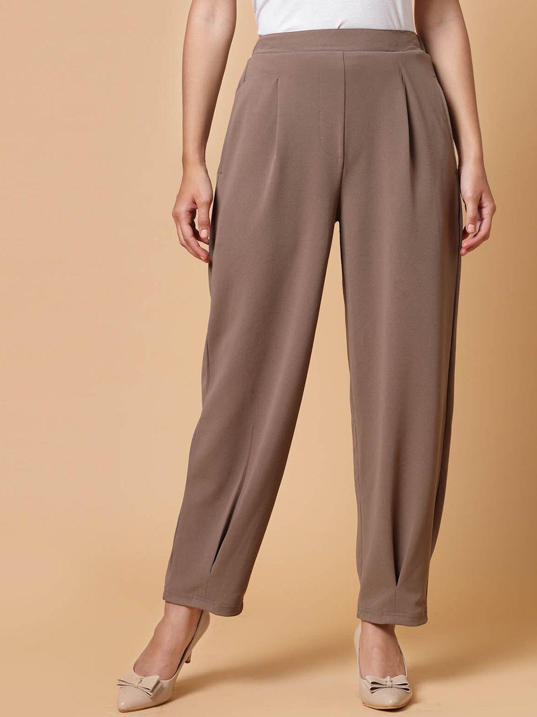 pluss women brown solid pleated trousers