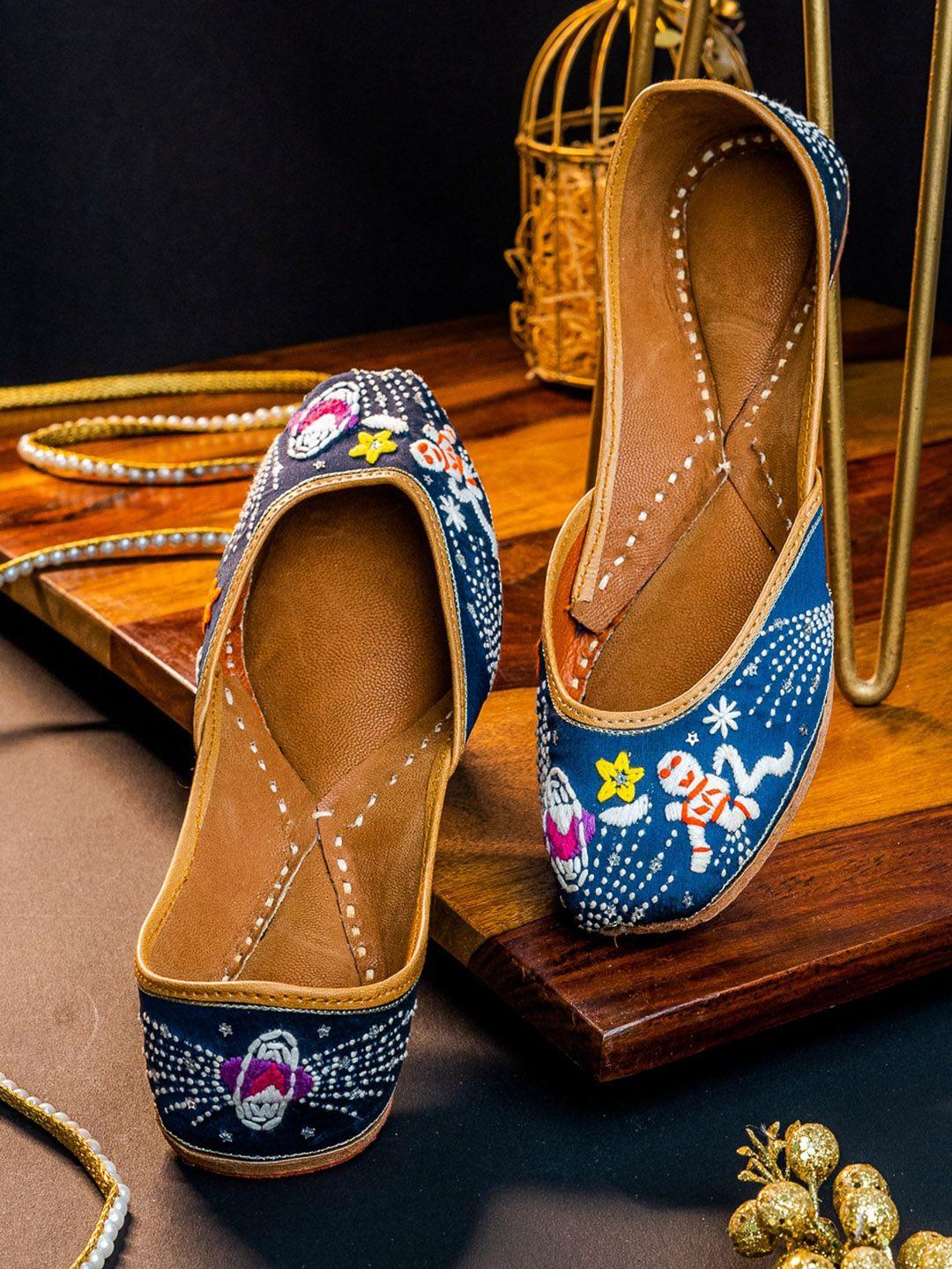 nr by nidhi rathi embellished square toe ethnic mojaris